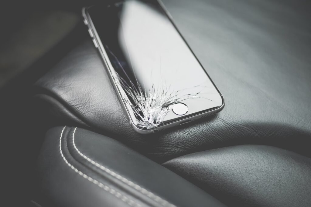 iPhone 7 Screen Cracked