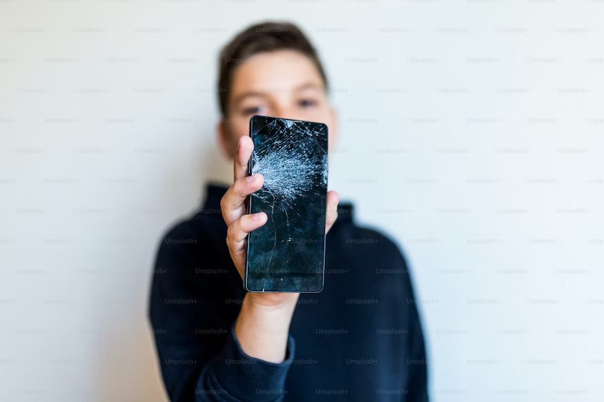 14 Pro Screen Replacement Cost in India