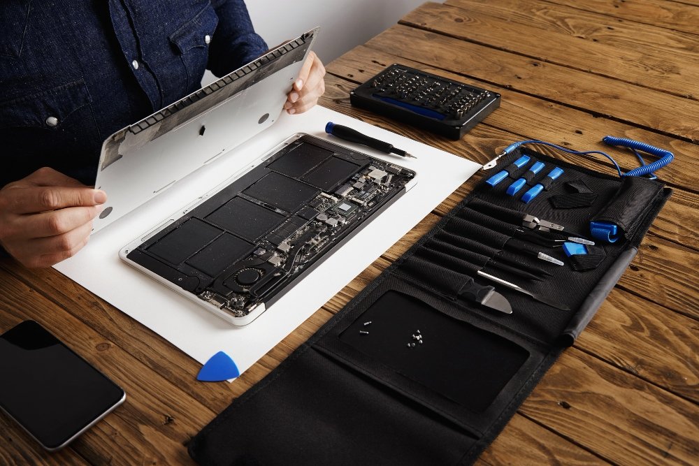 Navigating MacBook Screen Replacement