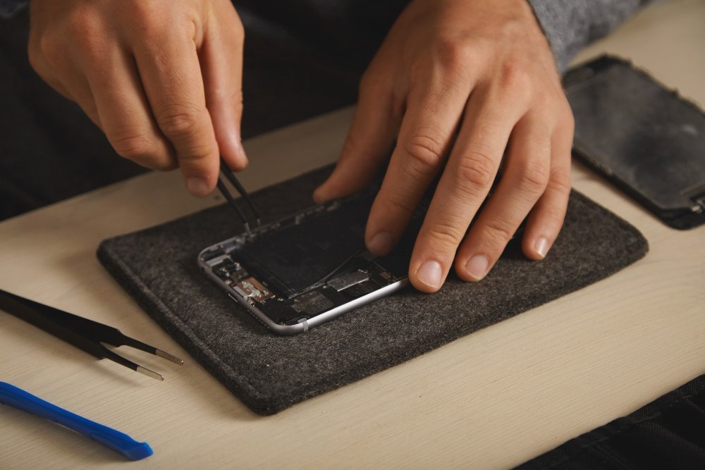 A Comprehensive Guide to the iPhone 11 Original Battery Price in India